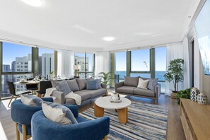 TV - Sun City Ocean View 4 Bedroom Apartment - Q Stay (Surfers Paradise)