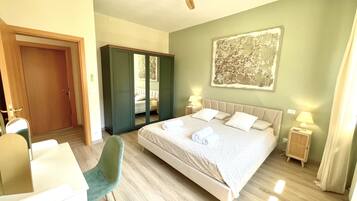 8 bedrooms, desk, iron/ironing board, travel cot