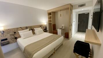 Comfort Twin Room | Premium bedding, desk, laptop workspace, blackout curtains