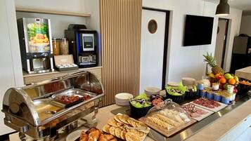 Colazione continentale, servita tutte le mattine (13.50 EUR a persona)