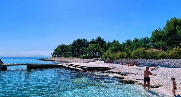 Camastros y toallas de playa
