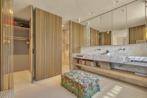 Shower, hair dryer, towels