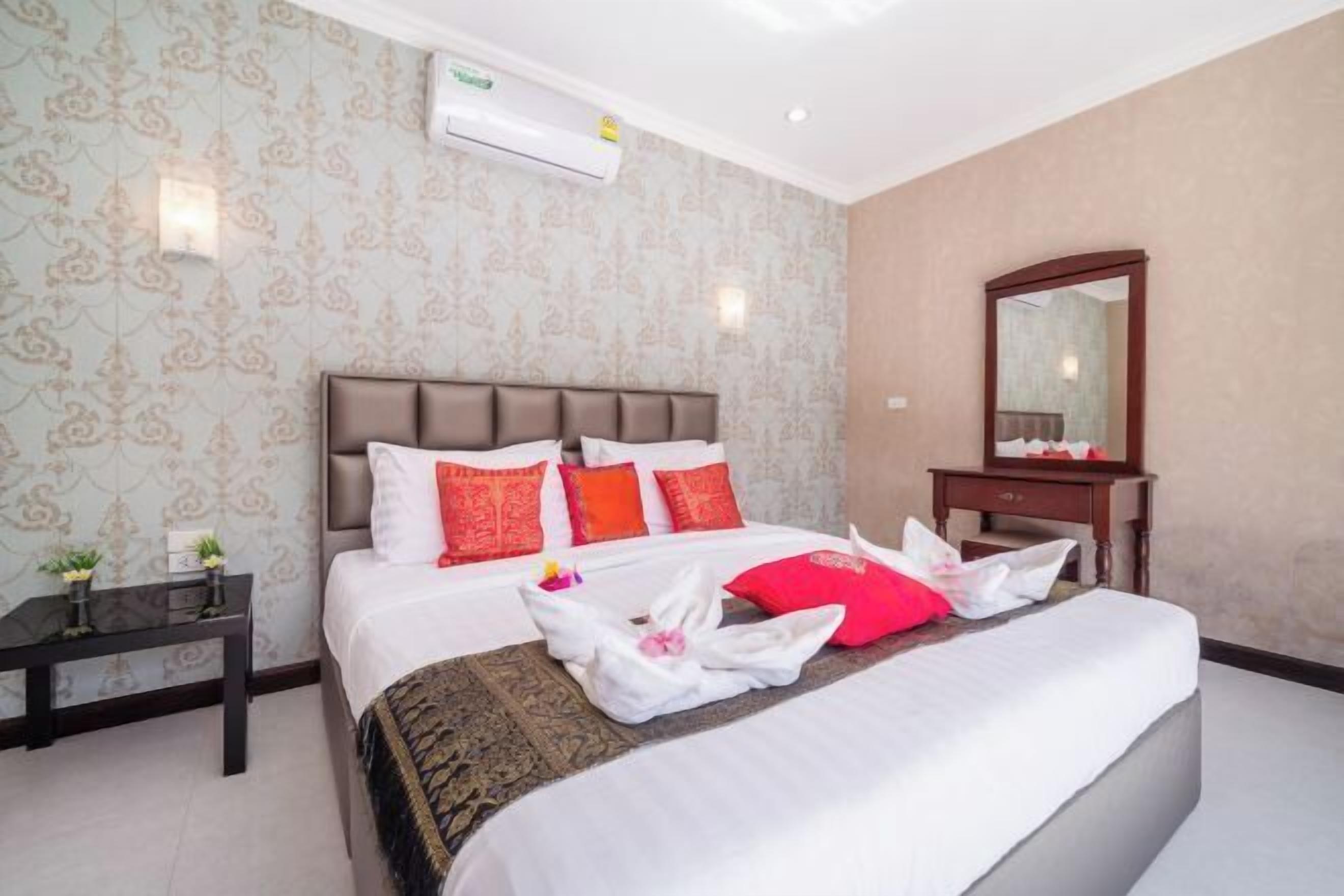 3 Schlafzimmer, hochwertige Bettwaren, individuell dekoriert