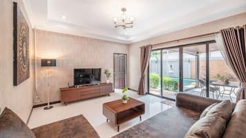 Luxury Villa | Living room | 51-inch Smart TV with digital channels, TV