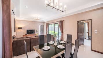 Vila Mewah | Ruang makan