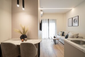 City Apartment | In-room dining