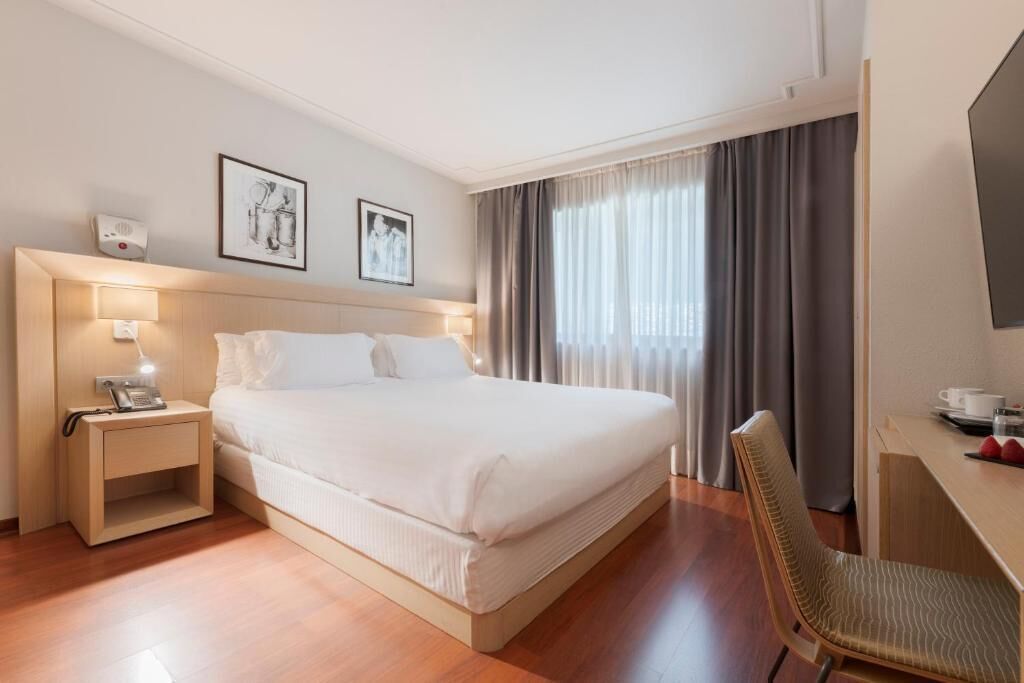 Premium bedding, down duvets, minibar, in-room safe