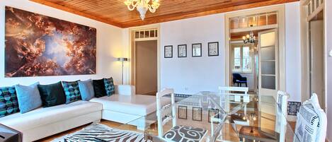 Deluxe appartement | Woonruimte | Flatscreentelevisie