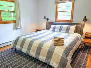 5 slaapkamers, een strijkplank/strijkijzer, gratis wifi, beddengoed