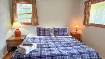 5 bedrooms, iron/ironing board, free WiFi, bed sheets
