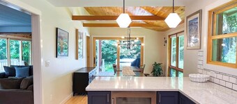 Traditional Vermont Ski Lodge minutes from Mad River Glen and Sugarbush