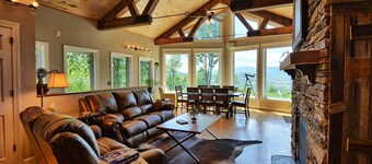 A Sunset Ridge in West Jefferson, NC: 3BR Chalet with hot tub, game room, and beautiful views.