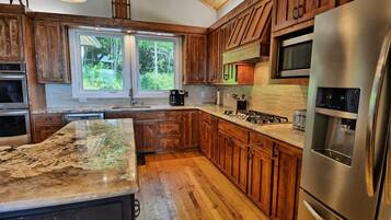 Refrigerador, microondas, horno y lavavajillas