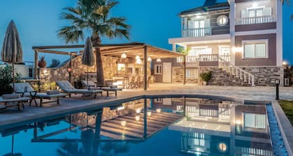 Akasha Villa, an Alluring Retreat