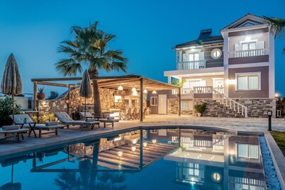 Akasha Villa, an Alluring Retreat