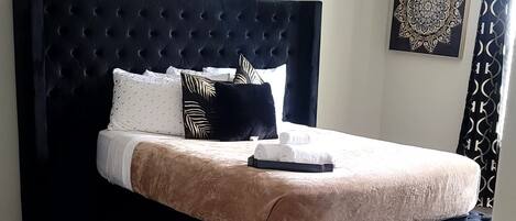 6 bedrooms, desk, iron/ironing board, free WiFi