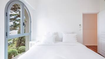 3 bedrooms, iron/ironing board, travel crib, free WiFi