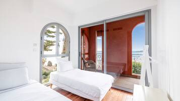 3 bedrooms, iron/ironing board, travel crib, free WiFi