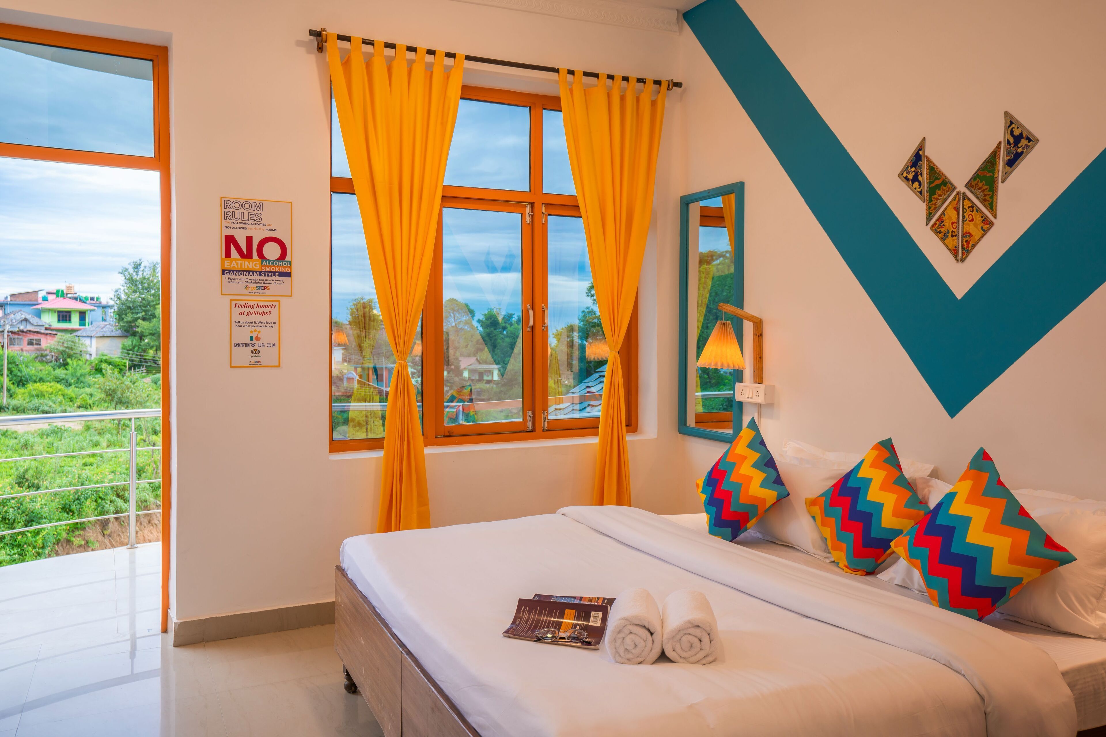 Deluxe Private Room with Balcony and Ensuite Bathroom | Free WiFi, bed sheets
