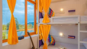 Free WiFi, bed sheets