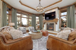 Smart TV, fireplace, offices - Arrabelle Condo by InvitedHome | Ski in/Ski out, Pool, Hot Tub, Lionshead Center (Vail)
