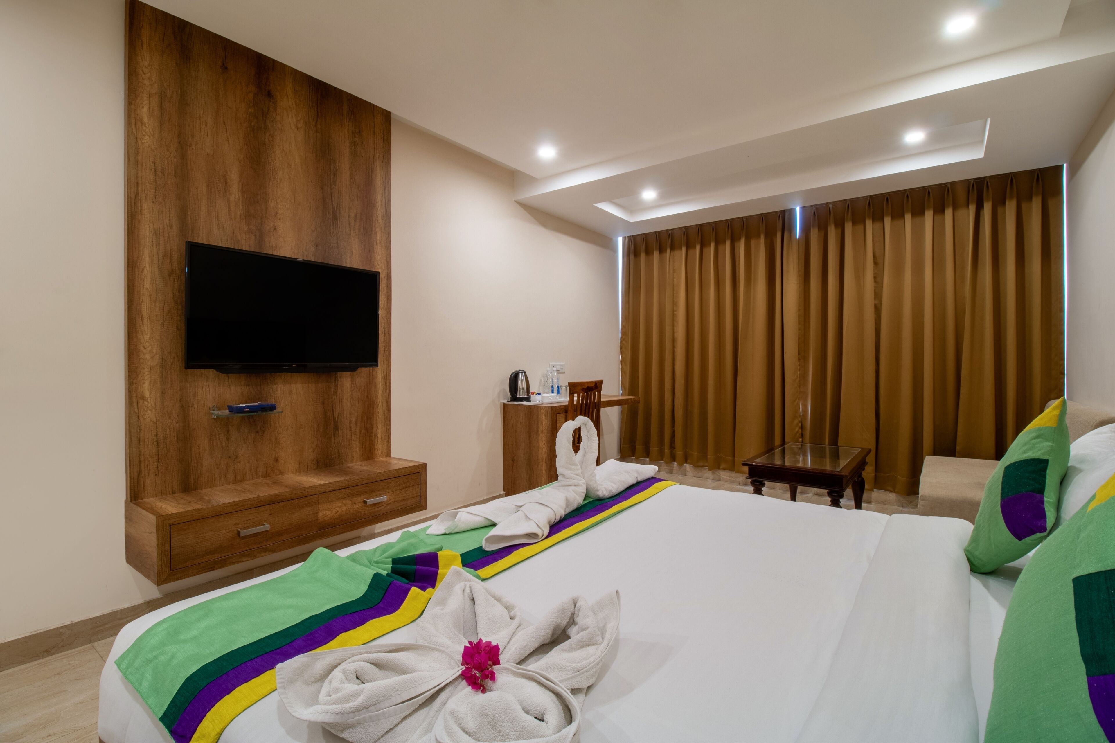 مكتب ومكواة/لوح كي