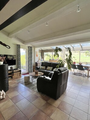 Smart TV, stereo, printers