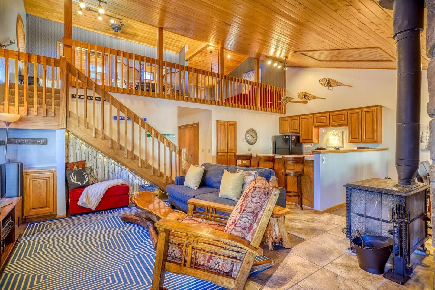 Smart TV, fireplace, offices, computer monitors