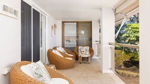 Smart TV - Shoal Bay Oasis – spacious family entertainer with beach views (Shoal Bay)