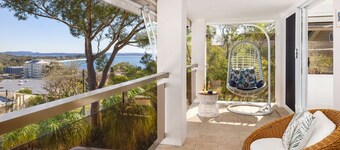 Shoal Bay Oasis – spacious family entertainer with beach views