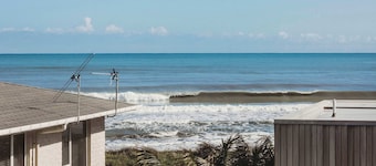 Seaside Family Bach in New Plymouth