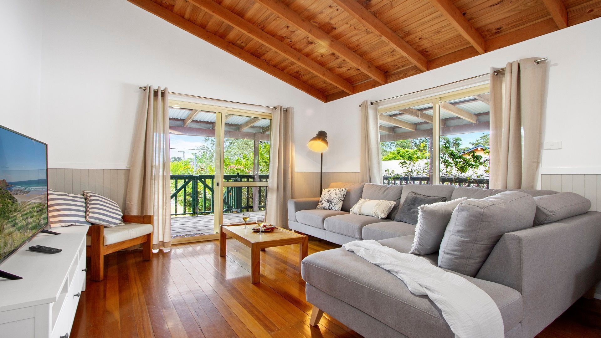 Smart TV, Netflix, table tennis, books