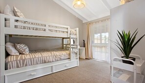 4 chambres, fer et planche à repasser, lit parapluie, Wi-Fi