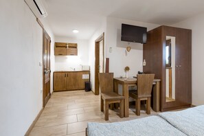 Perhestudio, 1 parisänky (Pannonian Studio For Two) | Kannettavalle tietokoneelle sopiva työtila, ilmainen Wi-Fi