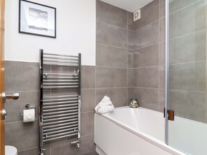 Cottage | Bathroom | Shower
