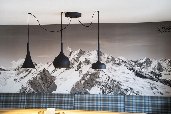 In-room dining - Moose Lodge (Sankt Anton am Arlberg)