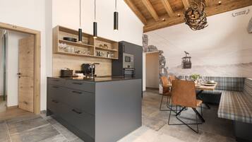 Penthouse | Private kitchen | Full-sized fridge, oven, stovetop, dishwasher