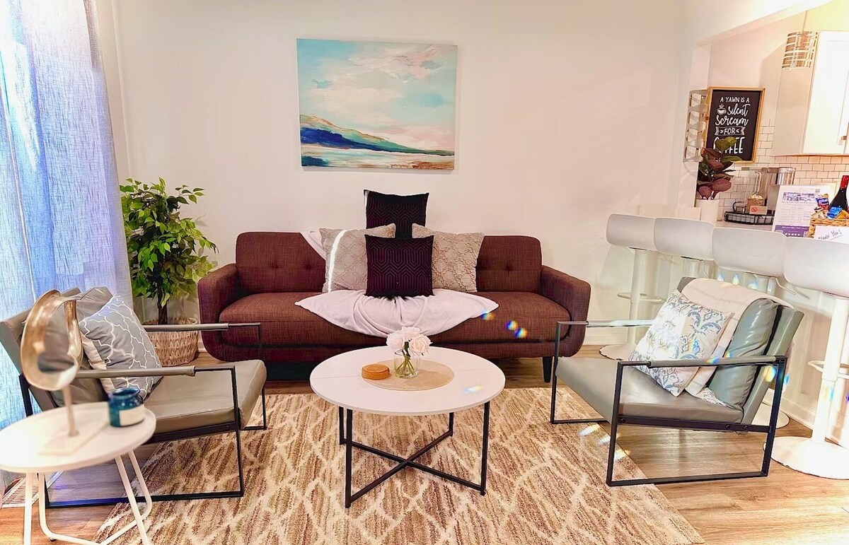 Newly Remodeled Clean Modern Home Near Uptown CLT, Airport & More!