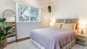 3 bedrooms, internet, bed sheets