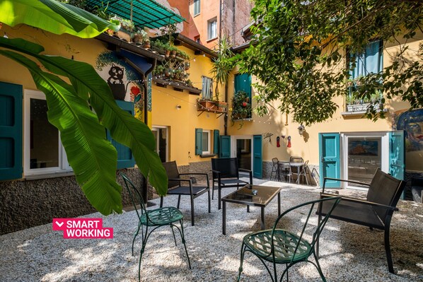 تناول الطعام بالخارج