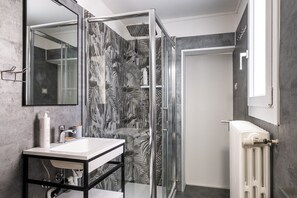 Shower, hair dryer, bidet, towels - Il Giardino Segreto di Orfeo by Wonderful Italy (Bologna)