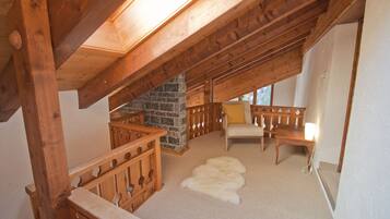 Apartment | 3 bedrooms, travel crib, bed sheets