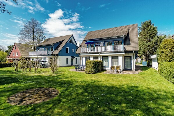 Exterior - Apartment for up to 4 people,central,quiet,south-facing terrace,sauna,WLAN,bicycle shed,parking lot (Prerow)