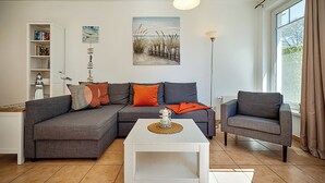 TV, stereo - Apartment for up to 4 people,central,quiet,south-facing terrace,sauna,WLAN,bicycle shed,parking lot (Prerow)