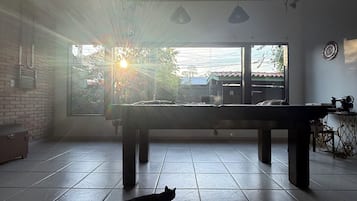 Smart TV 32 polegadas com canais via satélite, Netflix