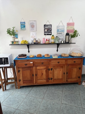 Daily continental breakfast (BRL 35.00 per person)