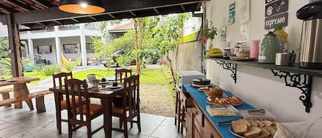 Economy Suite | Living area | 32-inch Smart TV with satellite channels, Netflix, streaming services