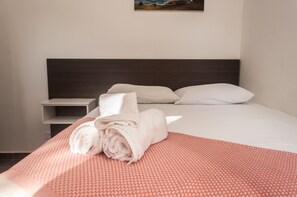 Suíte econômica | 5 quartos, frigobar, individualmente decorados