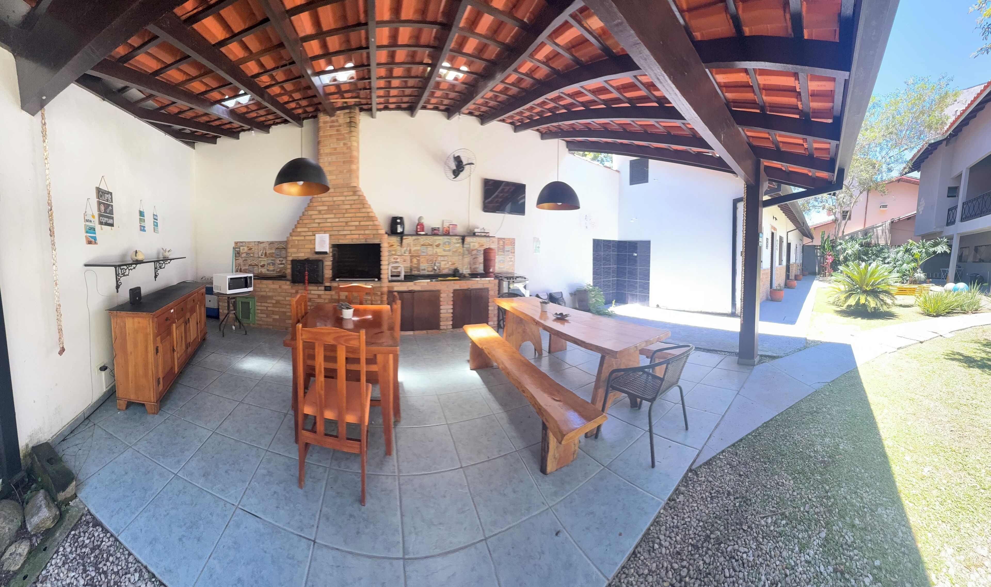 Smart TV 32 polegadas com canais via satélite, Netflix