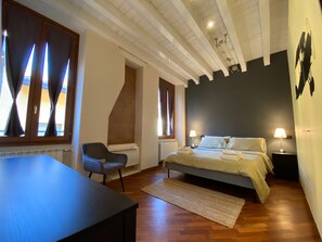 1 camera, una scrivania, ferro/asse da stiro, Wi-Fi gratuito